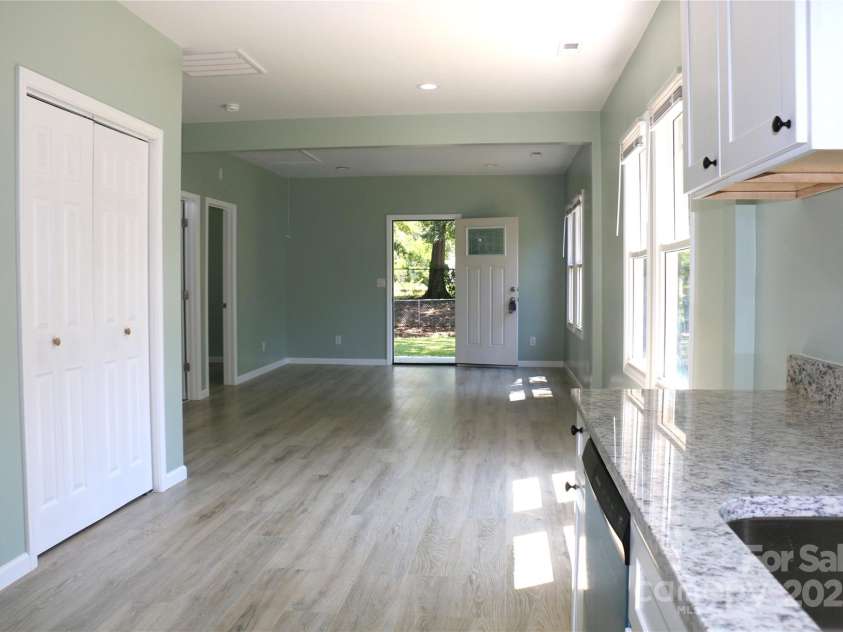 815 Jefferson Street, Shelby, NC 28150.  MLS# CAR4278369, YatesRealty ID 2160. 