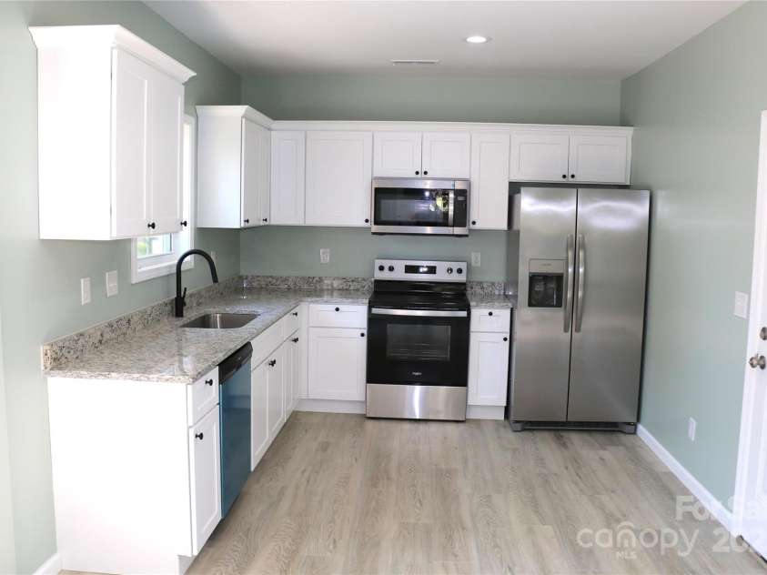 815 Jefferson Street, Shelby, NC 28150.  MLS# CAR4278369, YatesRealty ID 2160. 