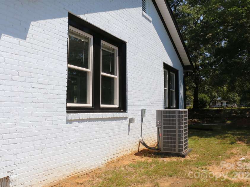 815 Jefferson Street, Shelby, NC 28150.  MLS# CAR4278369, YatesRealty ID 2160. 