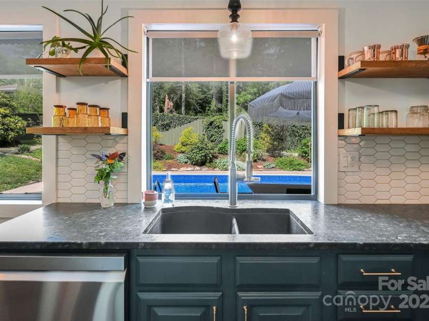 19 Poplar Court, Hendersonville, NC 28792.  MLS# CAR4269723, YatesRealty ID 21600. 