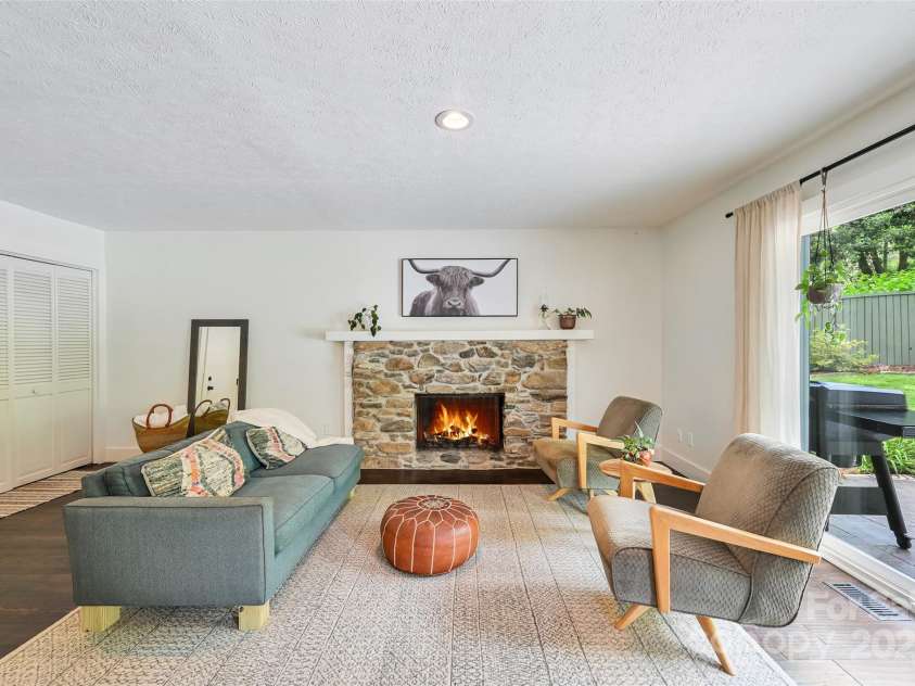 19 Poplar Court, Hendersonville, NC 28792.  MLS# CAR4269723, YatesRealty ID 21600. 