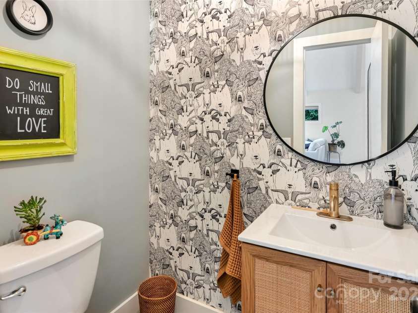 19 Poplar Court, Hendersonville, NC 28792.  MLS# CAR4269723, YatesRealty ID 21600. 