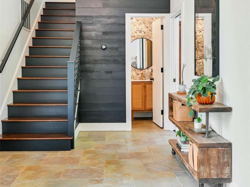 19 Poplar Court, Hendersonville, NC 28792.  MLS# CAR4269723, YatesRealty ID 21600. 