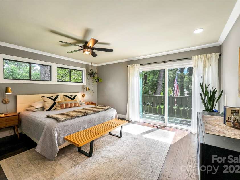 19 Poplar Court, Hendersonville, NC 28792.  MLS# CAR4269723, YatesRealty ID 21600. 