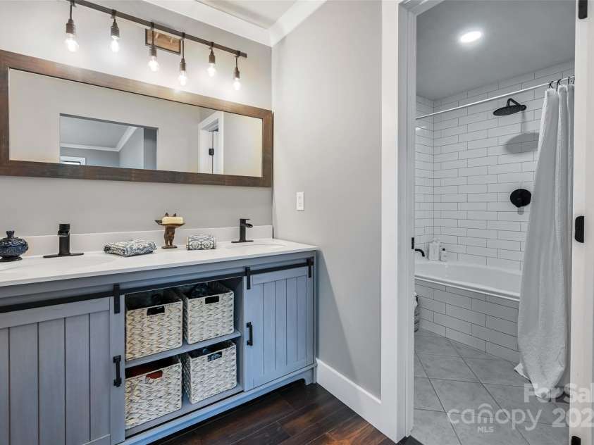 19 Poplar Court, Hendersonville, NC 28792.  MLS# CAR4269723, YatesRealty ID 21600. 