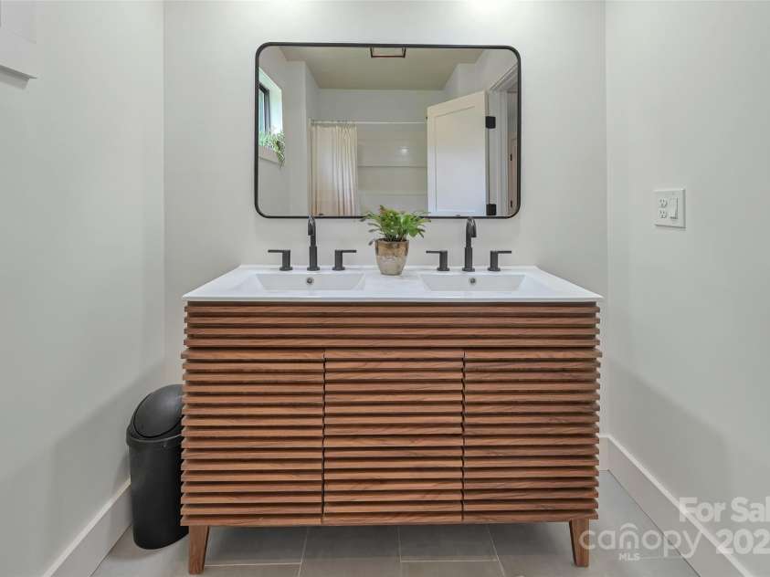 19 Poplar Court, Hendersonville, NC 28792.  MLS# CAR4269723, YatesRealty ID 21600. 