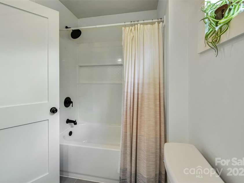 19 Poplar Court, Hendersonville, NC 28792.  MLS# CAR4269723, YatesRealty ID 21600. 