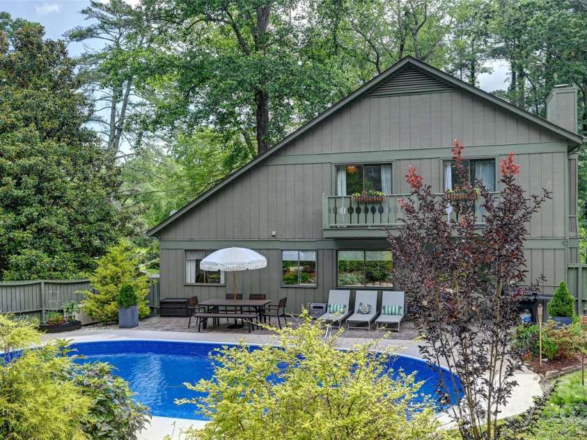 19 Poplar Court, Hendersonville, NC 28792.  MLS# CAR4269723, YatesRealty ID 21600. 