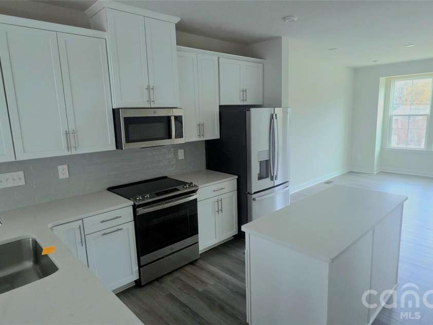 960 Broad River Lane, Charlotte, NC 28211.  MLS# CAR4355873, YatesRealty ID 21600. 