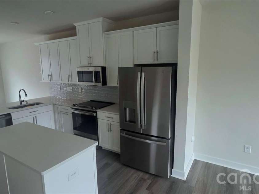 960 Broad River Lane, Charlotte, NC 28211.  MLS# CAR4355873, YatesRealty ID 21600. 