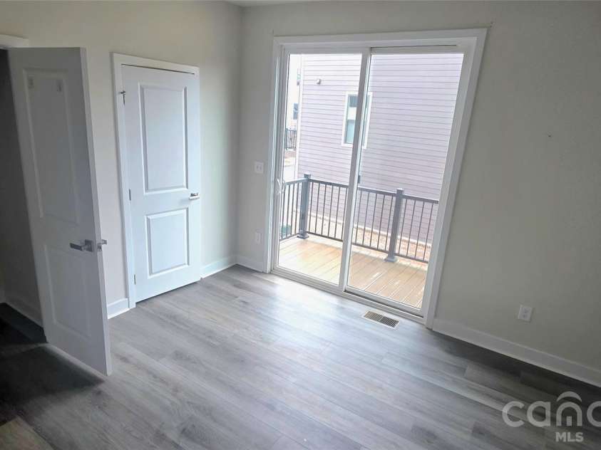 960 Broad River Lane, Charlotte, NC 28211.  MLS# CAR4355873, YatesRealty ID 21600. 