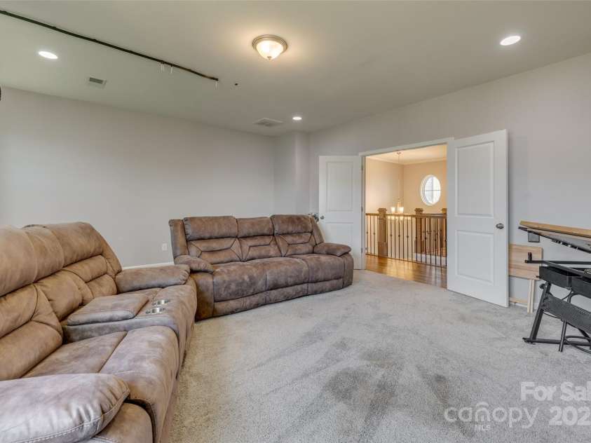 14925 Baldridge Drive, Huntersville, NC 28078.  MLS# CAR4249173, YatesRealty ID 21601. 