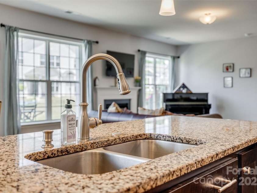 14925 Baldridge Drive, Huntersville, NC 28078.  MLS# CAR4309737, YatesRealty ID 21601. 