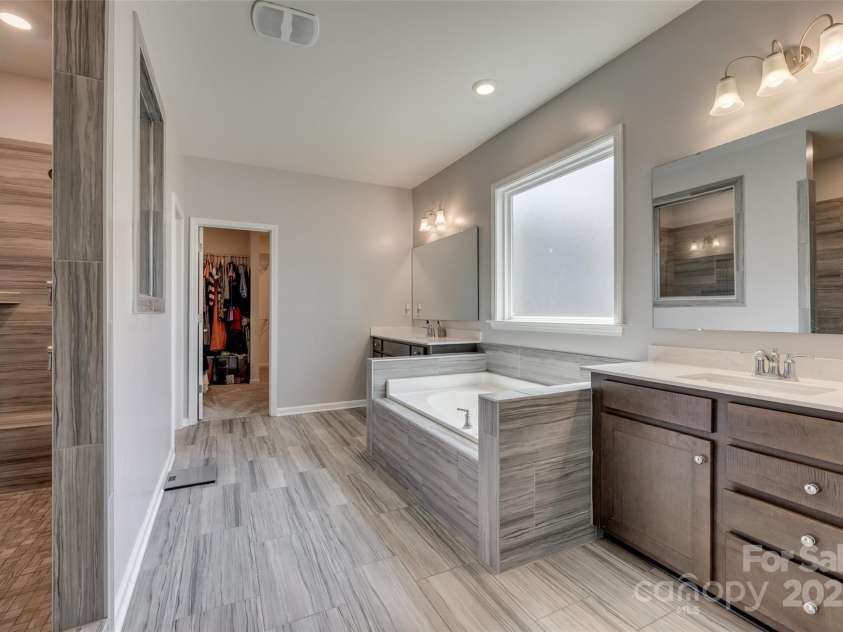 14925 Baldridge Drive, Huntersville, NC 28078.  MLS# CAR4309737, YatesRealty ID 21601. 