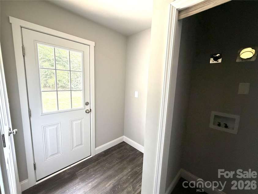 1200 Weststone Drive, Charlotte, NC 28208.  MLS# CAR4366441, YatesRealty ID 21602. Drop Zone/Laundry Room