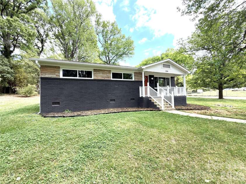 1200 Weststone Drive, Charlotte, NC 28208.  MLS# CAR4366441, YatesRealty ID 21602. Front