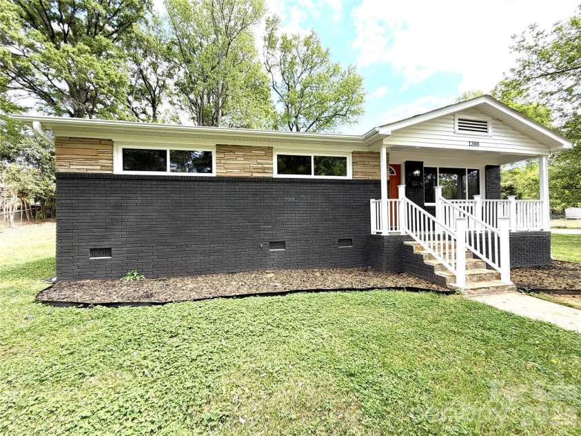 1200 Weststone Drive, Charlotte, NC 28208.  MLS# CAR4366441, YatesRealty ID 21602. Front
