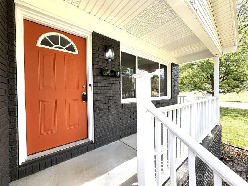 1200 Weststone Drive, Charlotte, NC 28208.  MLS# CAR4366441, YatesRealty ID 21602. Front Porch