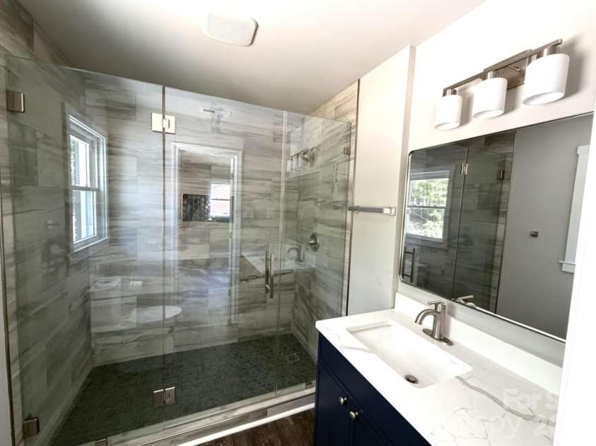 1200 Weststone Drive, Charlotte, NC 28208.  MLS# CAR4366441, YatesRealty ID 21602. Primary Bath