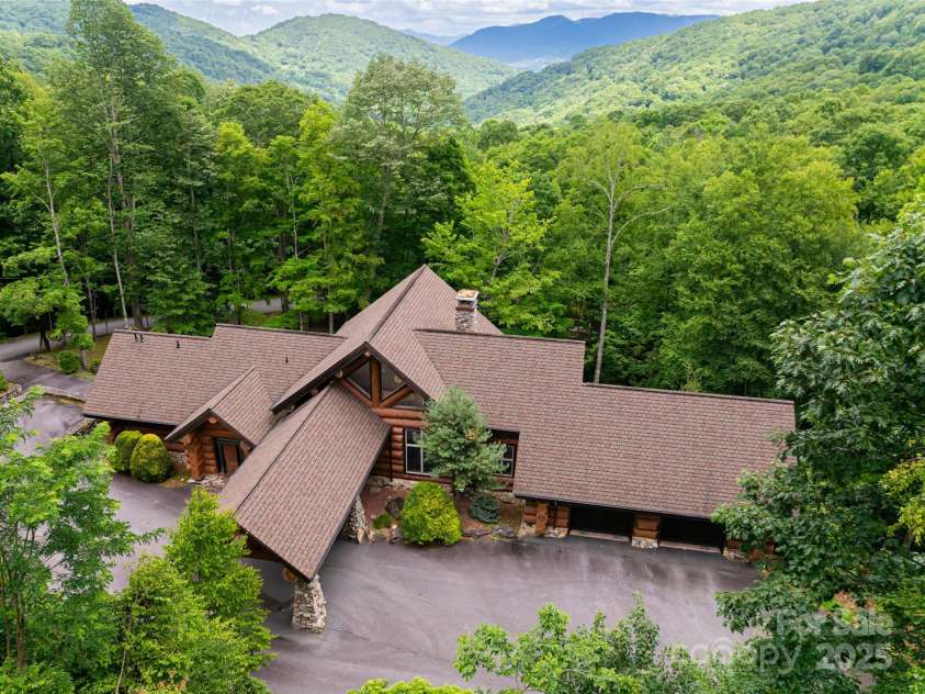 303 Flying Hawk Trail, Waynesville, NC 28786.  MLS# CAR4272138, YatesRealty ID 21603. 