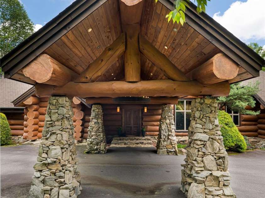 303 Flying Hawk Trail, Waynesville, NC 28786.  MLS# CAR4272138, YatesRealty ID 21603. 