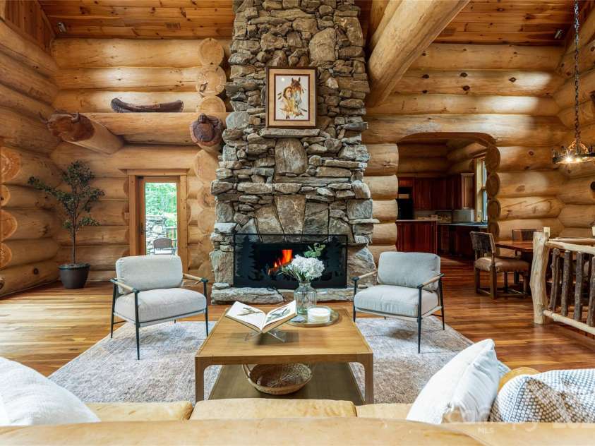 303 Flying Hawk Trail, Waynesville, NC 28786.  MLS# CAR4272138, YatesRealty ID 21603. 