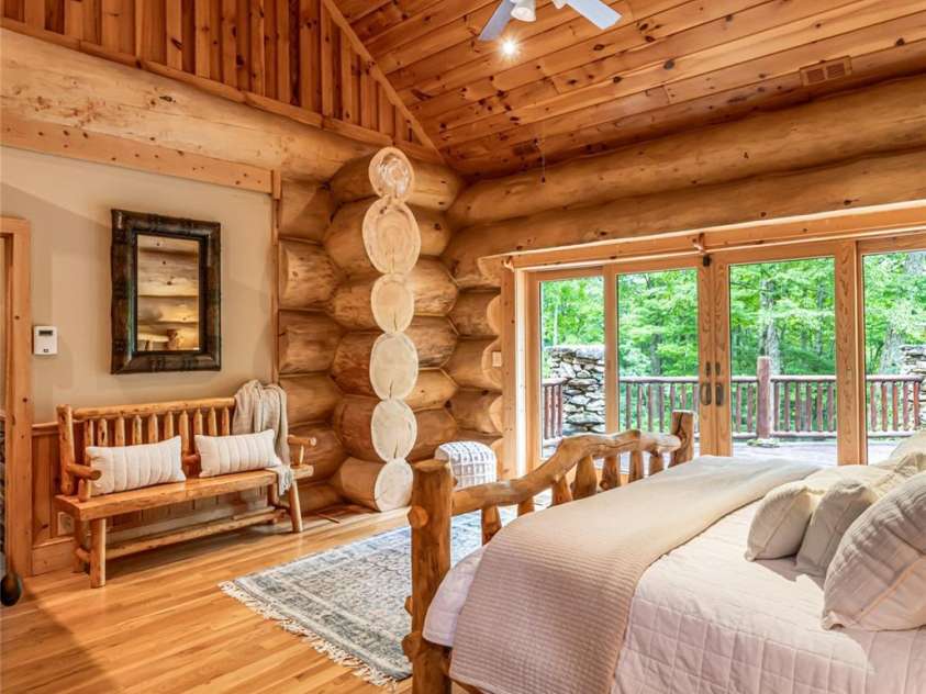 303 Flying Hawk Trail, Waynesville, NC 28786.  MLS# CAR4272138, YatesRealty ID 21603. 