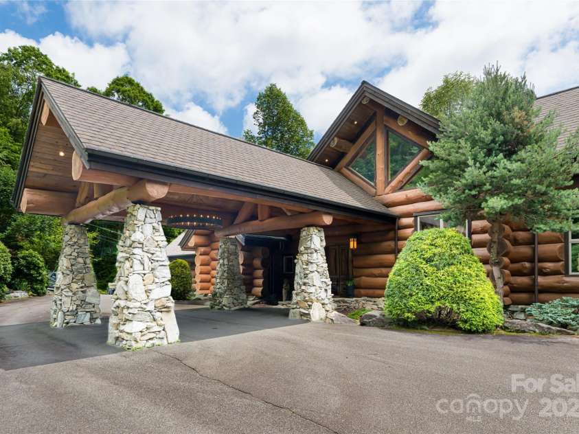 303 Flying Hawk Trail, Waynesville, NC 28786.  MLS# CAR4272138, YatesRealty ID 21603. 