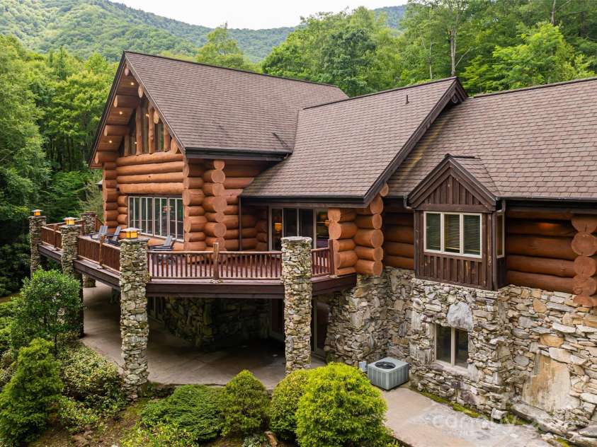 303 Flying Hawk Trail, Waynesville, NC 28786.  MLS# CAR4272138, YatesRealty ID 21603. 
