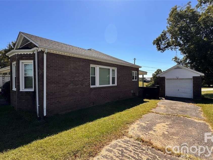 8170 NC 90 Highway, Stony Point, NC 28678.  MLS# CAR4374579, YatesRealty ID 21603. 