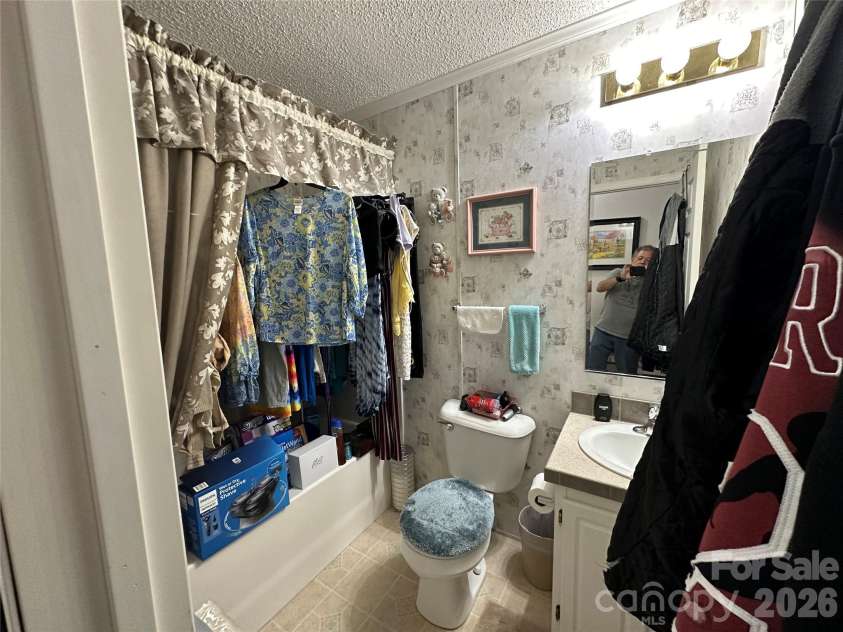 2495 Melvin Propst Drive, Morganton, NC 28655.  MLS# CAR4380122, YatesRealty ID 21604. Full Bathroom