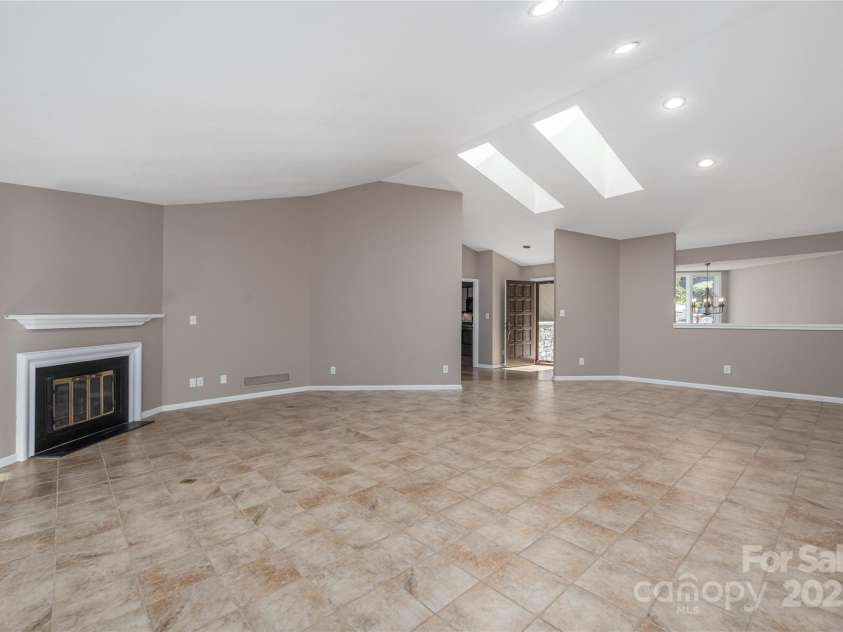 1101 Timber Trail, Asheville, NC 28804.  MLS# CAR4264560, YatesRealty ID 21606. Dining Area (near kitchen) in great room (near kitchen)