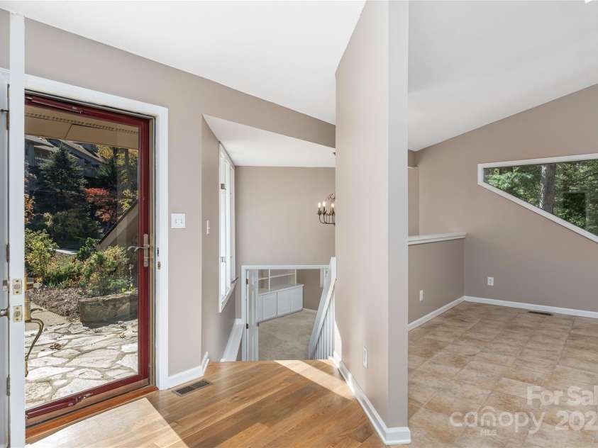 1101 Timber Trail, Asheville, NC 28804.  MLS# CAR4264560, YatesRealty ID 21606. Entry 