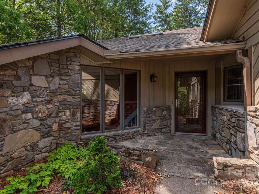1101 Timber Trail, Asheville, NC 28804.  MLS# CAR4264560, YatesRealty ID 21606. Front Entry