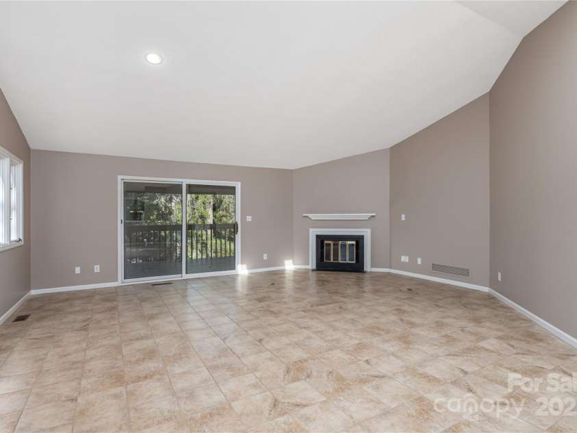 1101 Timber Trail, Asheville, NC 28804.  MLS# CAR4264560, YatesRealty ID 21606. Great Room 