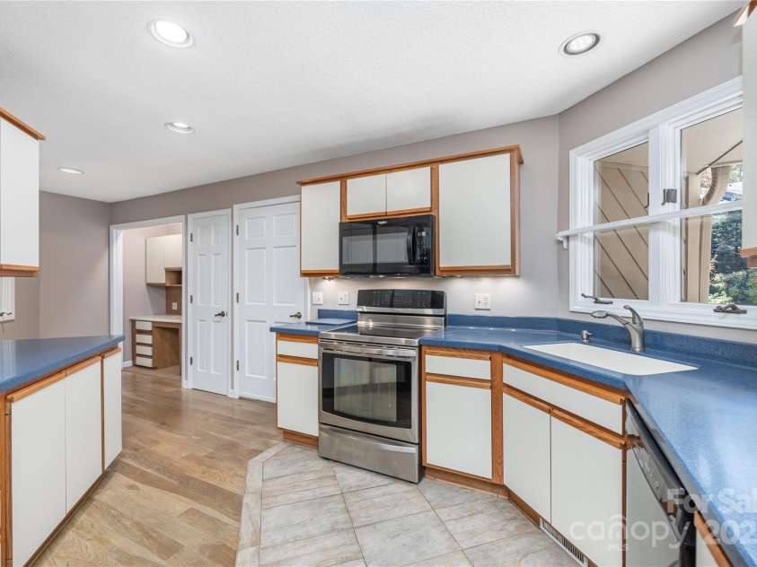 1101 Timber Trail, Asheville, NC 28804.  MLS# CAR4264560, YatesRealty ID 21606. Kitchen