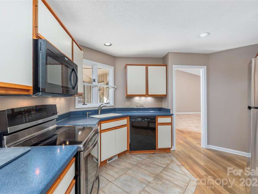 1101 Timber Trail, Asheville, NC 28804.  MLS# CAR4264560, YatesRealty ID 21606. Kitchen