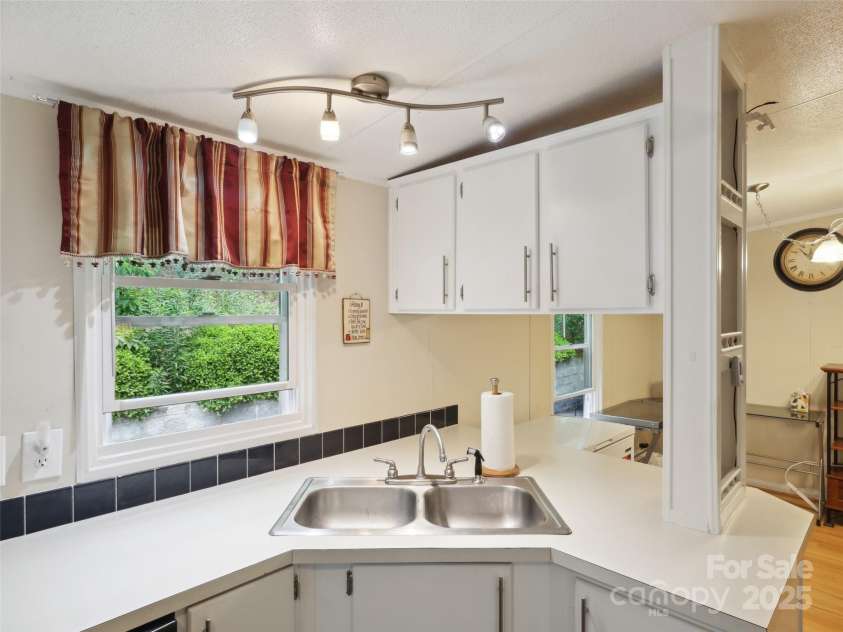 275 Bulldog Lane, Green Mountain, NC 28740.  MLS# CAR4270864, YatesRealty ID 21607. 