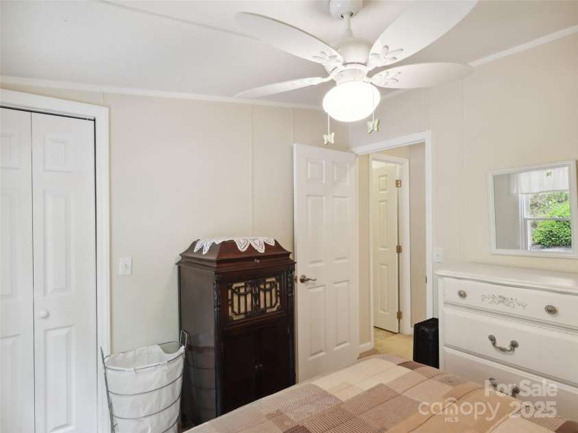 275 Bulldog Lane, Green Mountain, NC 28740.  MLS# CAR4270864, YatesRealty ID 21607. 