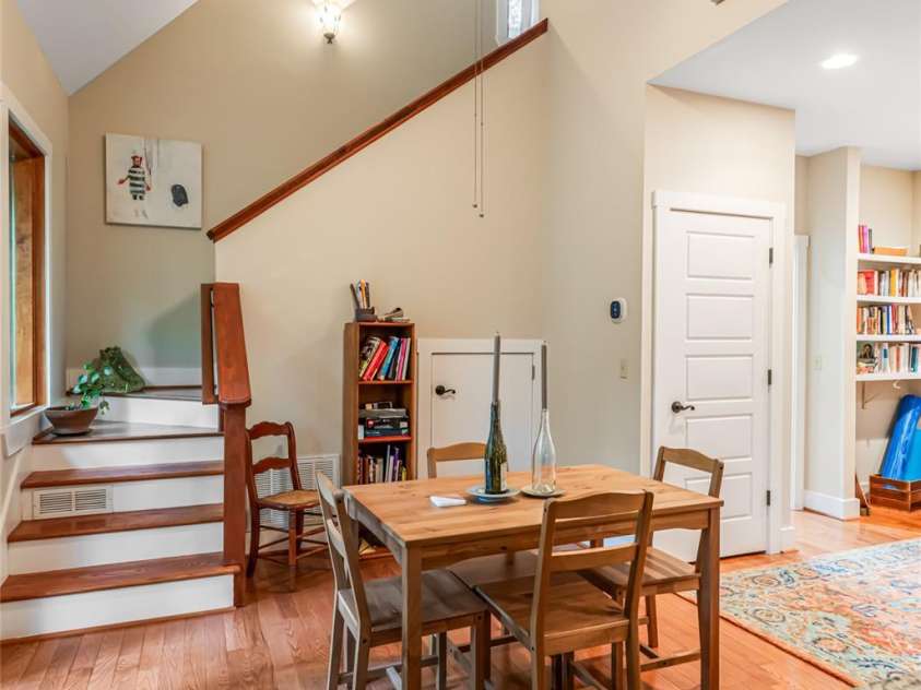 51 Westover Drive, Asheville, NC 28801.  MLS# CAR4369740, YatesRealty ID 21608. Apartment