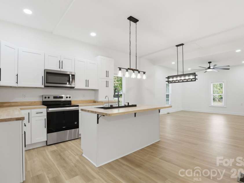 630 Davis Avenue, Newton, NC 28658.  MLS# CAR4373040, YatesRealty ID 21609. 