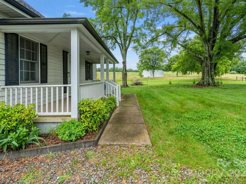 956 Stony Point Road, Kings Mountain, NC 28086.  MLS# CAR4306117, YatesRealty ID 2161. 
