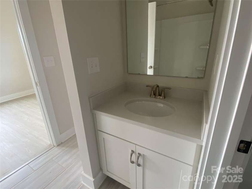 1324 Walter Taylor Way, Charlotte, NC 28206.  MLS# CAR4207712, YatesRealty ID 21610. 1st Floor Bath 3