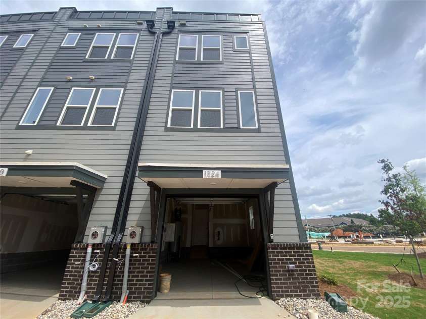 1324 Walter Taylor Way, Charlotte, NC 28206.  MLS# CAR4207712, YatesRealty ID 21610. Garage Exterior