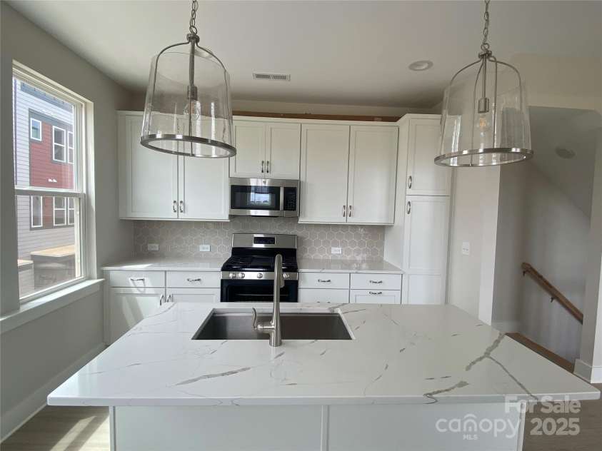 1324 Walter Taylor Way, Charlotte, NC 28206.  MLS# CAR4207712, YatesRealty ID 21610. Kitchen