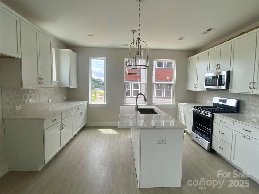 1324 Walter Taylor Way, Charlotte, NC 28206.  MLS# CAR4207712, YatesRealty ID 21610. Kitchen