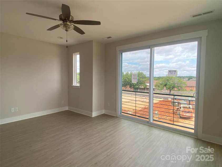1324 Walter Taylor Way, Charlotte, NC 28206.  MLS# CAR4207712, YatesRealty ID 21610. Living Room