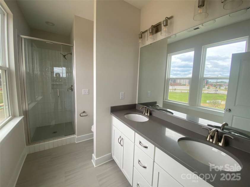 1324 Walter Taylor Way, Charlotte, NC 28206.  MLS# CAR4207712, YatesRealty ID 21610. Premier Bath