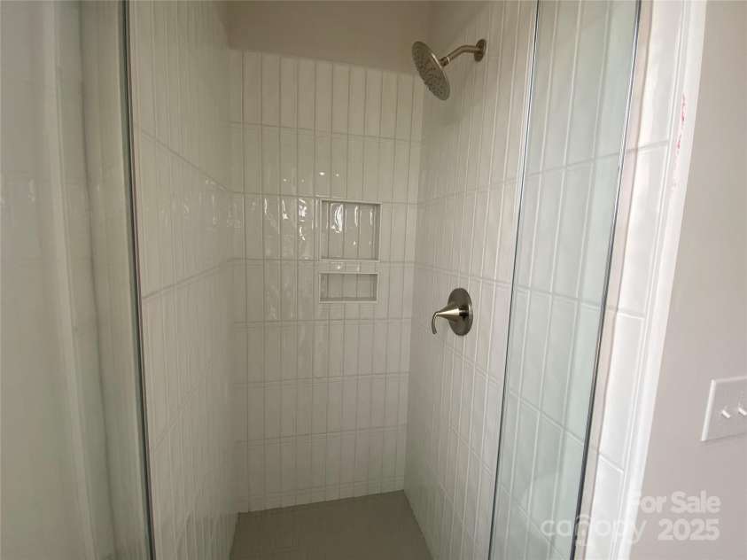 1324 Walter Taylor Way, Charlotte, NC 28206.  MLS# CAR4207712, YatesRealty ID 21610. Premier Bath
