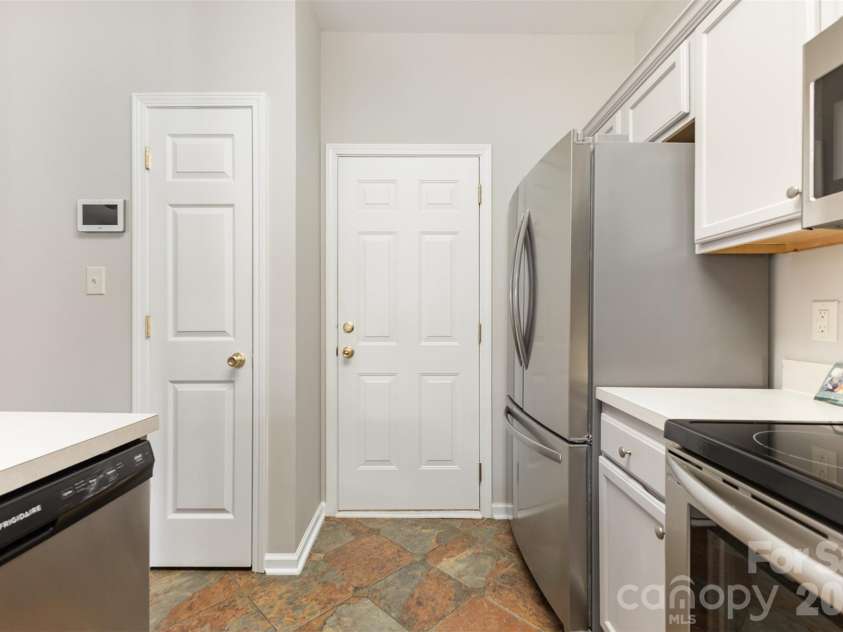3832 Thomas Ridge Drive, Charlotte, NC 28269.  MLS# CAR4365020, YatesRealty ID 21610. 